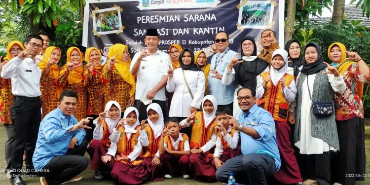 PT Cargill Bangun Sanitasi, Toilet dan Kantin Siswa di SDN Cibeureum 3