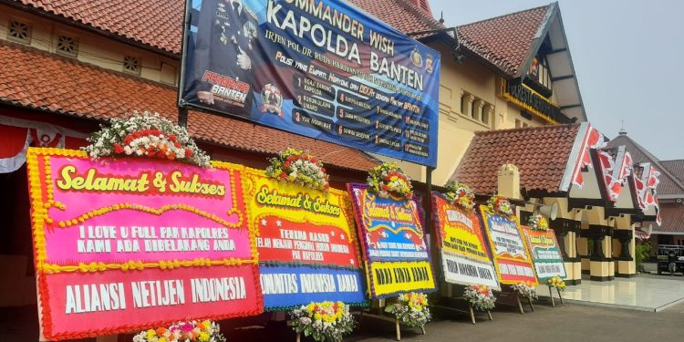 Nikita Mirzani Jadi Tersangka Kasus UU ITE, Polresta Serang Kota Dikirimi Karangan Bunga