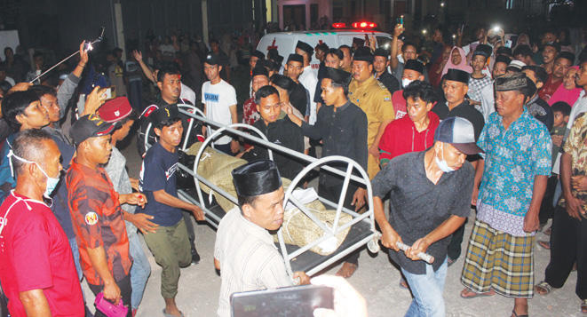 Cerita Keluarga Korban Odong-odong Tertabrak Kereta: Pergi Berpakaian Rapi, Pulang Berselimut Kain Kafan