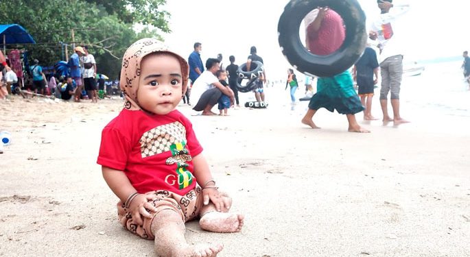 Pesona Pantai Pasir Putih Carita, Destinasi Wisata Paling Ramai Dikunjungi Wisatawan