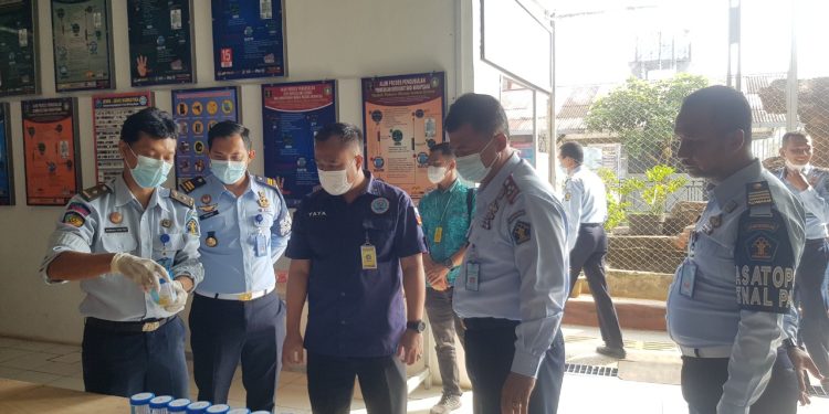 Perangi Narkoba, Lapas Serang Lakukan Tes Urine Mendadak kepada Seluruh Pegawai