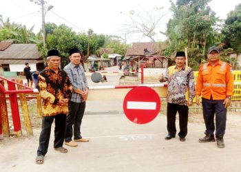 Warga Silebu Pasang Palang Sementara