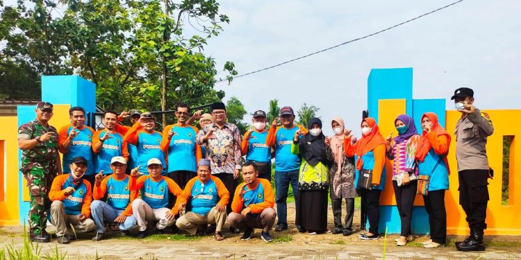 Pokmas dan Lurah Kebonsari Monitoring Pembangunan Sarana Lingkungan
