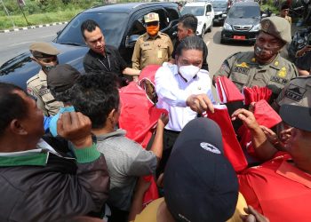 Pemprov Banten Bagikan 10 Ribu Bendera Merah Putih untuk Masyarakat