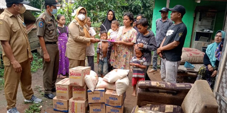 Camat Sukamulya Bantu Warga Korban Perceraian
