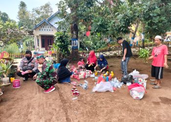 Warga Desa Tanjungsari Olah Sampah Jadi Pot Tanaman dan Hiasan