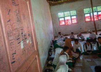 Tanggapi Siswa MI Al-Fatwa yang Belajar Dilantai, Kemenag Lebak: Turut Prihatin