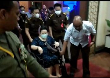Pakai Kursi Roda, Pemberi Suap Rp15 Miliar Kepada Mantan Kepala ATR/BPN Lebak Batal Dijebloskan ke Rumah Tahanan
