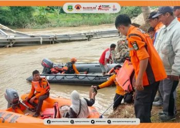 Bantu Mobilitas Warga, BPBD Banten Gunakan Perahu Karet