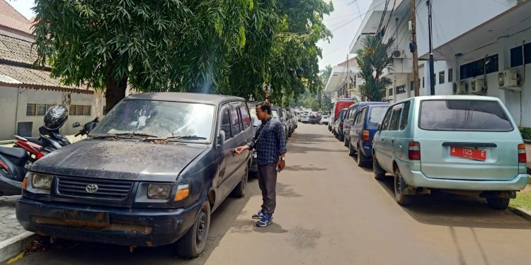 Lelang Aset Pemkab Serang, Rp16 Jutaan Dapat Tiga Mobil