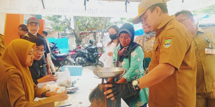 Disperindag Kota Cilegon Tera Ulang Alat Timbangan di Pasar Kranggot