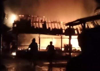 Diduga Korsleting Listrik, Satu Rumah Warga Cibaliung Hangus Terbakar