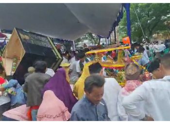 Ratusan Warga Berebut Panjang Mulud di Puspemkot Serang