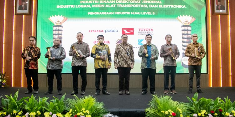 Krakatau Posco Diganjar Penghargaan Industri Hijau dengan Level Tertinggi