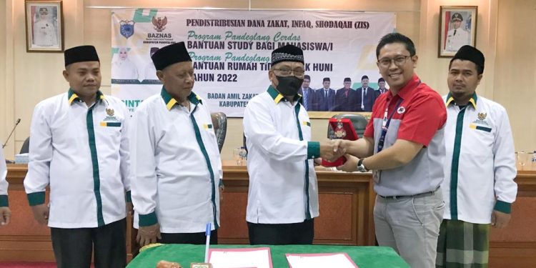 JNE Cilegon Kirimkan Dokumen dan Sembako Baznas Kabupaten Pandeglang