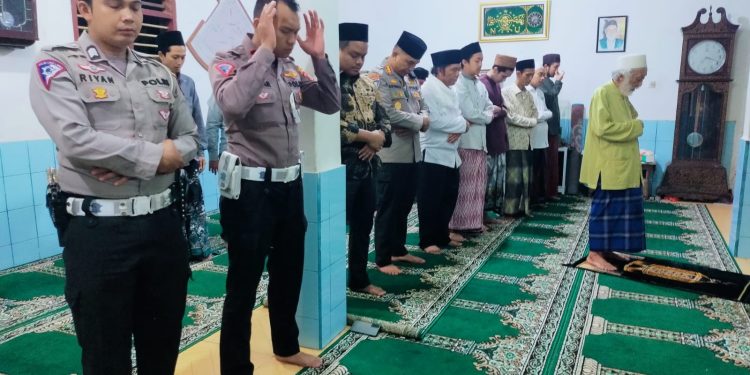 Sowan ke Abuya Muhtadi, Pj Gubernur Diminta Perbaiki Bank Banten