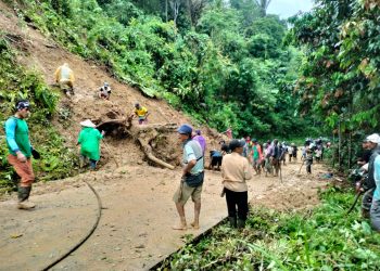Longsor menimbun rumah dan akses jalan di Kabupaten Lebak, Kamis (29/12). Foto BPBD Lebak