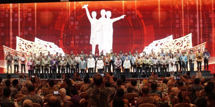 Unggul Dalam Pemberdayaan UMKM, BRI Sabet Dua Penghargaan BI Awards 2022