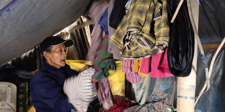 Ambruk Diterjang Angin Kencang, Lansia di Lebak Ini Terpaksa Tidur di Gubuk