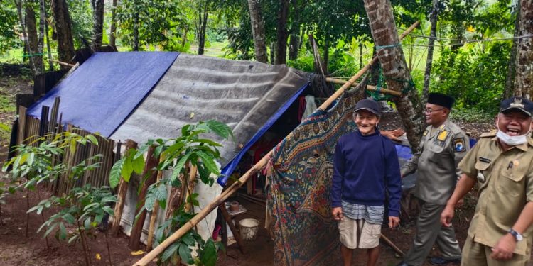 Warganya Tinggal di Gubuk, Kepala Desa Ungkap Sulitnya Urus Bantuan Rumah Nasuhi