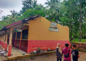 Atap Ruang Belajar SD Negeri di Pandeglang Ambruk