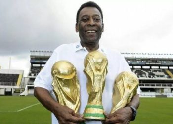 Legenda Brasil Pele Natal di Rumah Sakit Akibat Penyakit Usus Besar