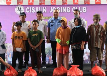 Cisauk Jogging Club Adakan Baksos, Bupati Zaki: Banyak Sekali Manfaat Positifnya