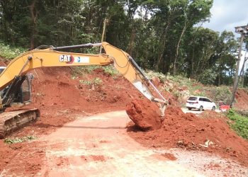 Tangani Longsor di Blok Curahem, Jalan Muaradua-Gunungkencana Ditutup