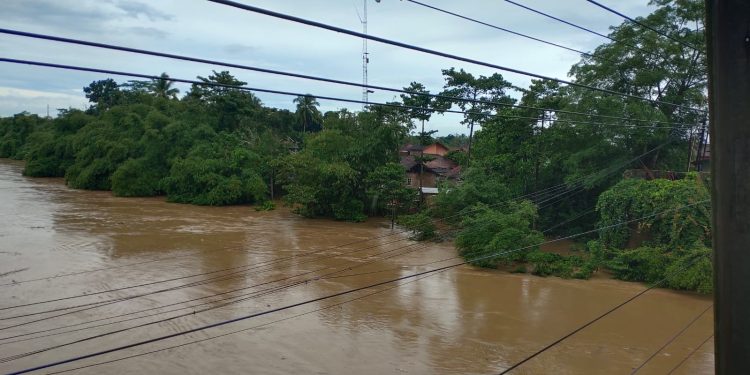 Hujan Deras di Daerah Hulu, Sungai Ciberang Berstatus Awas