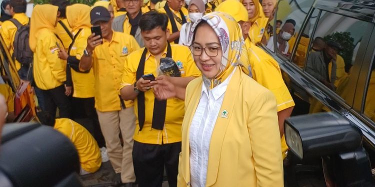 Nyalon Gubernur Banten, Airin: Tolong Jaga Baliho Saya