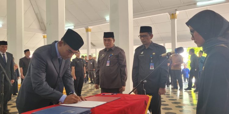 Bupati Lebak Iti Octavia Jayabaya Lantik Enam Orang Pejabat Hasil Open Bidding