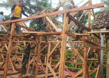 Koramil Padarincang Bantu Membangun Kembali Ponpes yang Hangus Terbakar