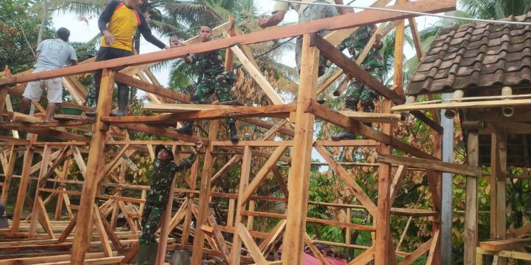 Koramil Padarincang Bantu Membangun Kembali Ponpes yang Hangus Terbakar&nbsp;