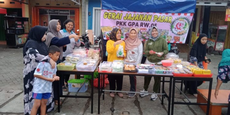 PKK RW 005 Perumahan Griya Permata Asri Buka Gerai Jajanan Pasar