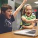Anak anak bermain di depan laptop. Sumber : pixabay