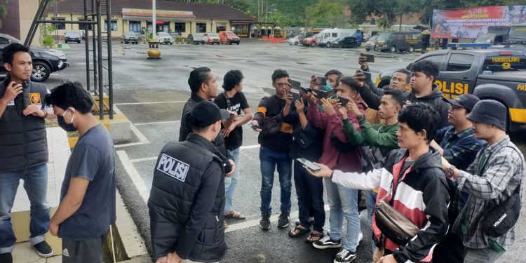 Keluarga Korban Minta Polisi Usut Tuntas Kasus Pembunuhan Wanita Cantik Pakai Kloset WC di Pandeglang