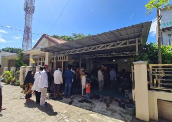 Tiba di Rumah Duka, Jenazah Fauzul Iman Disambut Keluarga, Kerabat, dan Rektor UIN SMH Banten