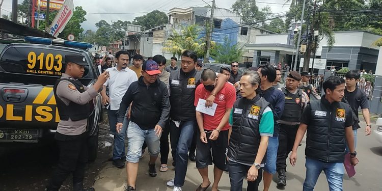 Hadiri Rekonstruksi, Tersangka Pembunuhan Gadis Cantik Pakai Kloset Dijaga Ketat