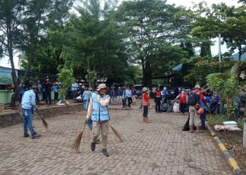 Hari Peduli Sampah Nasional, Ratusan Pekerja Bersihkan Sekitar PLTU Jawa 9 dan 10