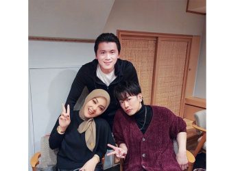 Trending Topik di Twitter, Syahrini Bikin Iri Warganet Saat Foto Bareng Aktor Jepang Takeru Sato, Ternyata The Power of Suami!