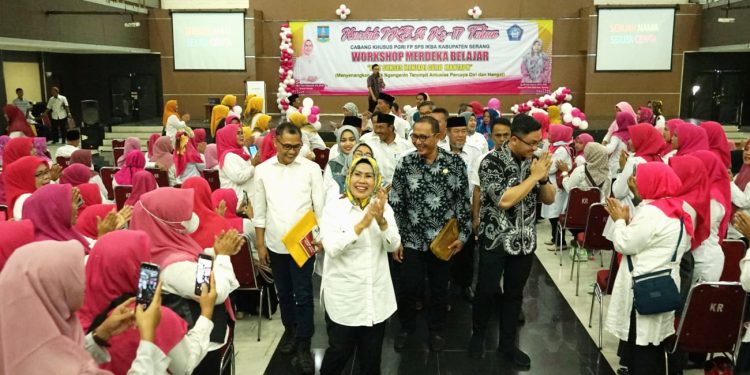 Bupati Serang Beri Beasiswa Guru PAUD Secara Berkelanjutan