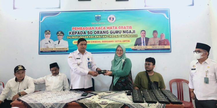 50 Guru Ngaji di Pandeglang Dapat Kacamata Gratis