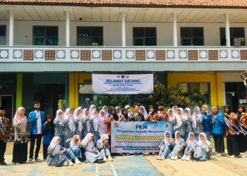 Mahasiswa Universitas Sutomo Latih Siswa SMK Nur El Falah tentang Keuangan dan Pembukuan