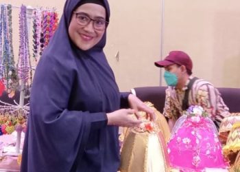 Rajin Ikut Pelatihan, Lies Herawati Bisa Bangun Usaha Kerajinan Bosara di Makassar