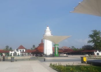 Jelang 1 Ramadan 2023, Ribuan Peziarah Banjiri Masjid Agung Banten Lama