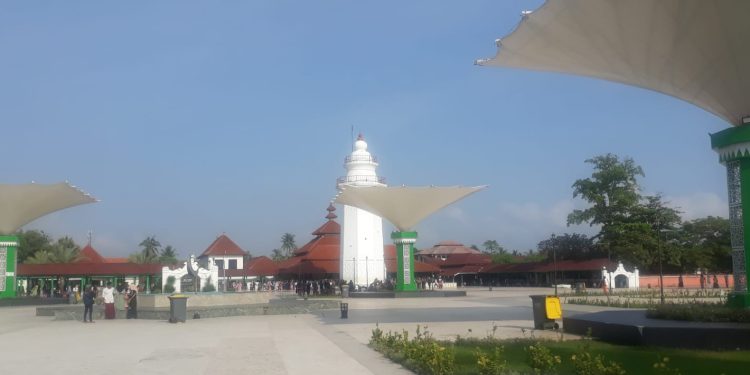 Jelang 1 Ramadan 2023, Ribuan Peziarah Banjiri Masjid Agung Banten Lama