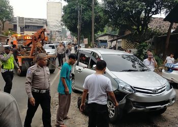 Diduga Remblong, Truk Tangki Pertamina Seruduk 6 Kendaraan di Pandeglang