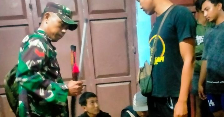 Babinsa Koramil Walantaka Rampas Senjata Tajam Remaja yang Hendak Tawuran