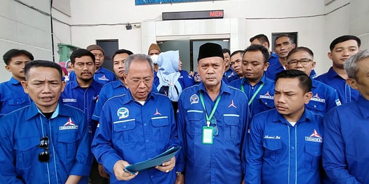 Pengurus dan Kader Demokrat Lebak Geruduk Pengadilan Negeri Rangkasbitung