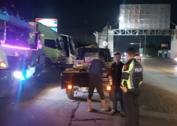 Sopir Ngantuk, Dump Truck Seruduk Dua Kendaraan di Jalan Raya Serang Jakarta